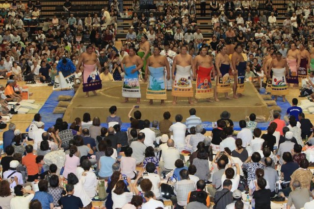 迫力の取組 ４０００人熱狂 １３年ぶり大相撲函館場所 函館新聞デジタル