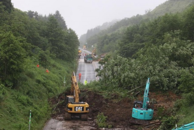 速報 道央道国縫 八雲間で土砂崩れ 上下線通行止め 函館新聞電子版