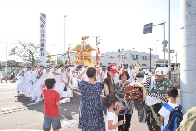 亀田八幡宮例大祭 ２基のみこし練り歩く 函館新聞電子版