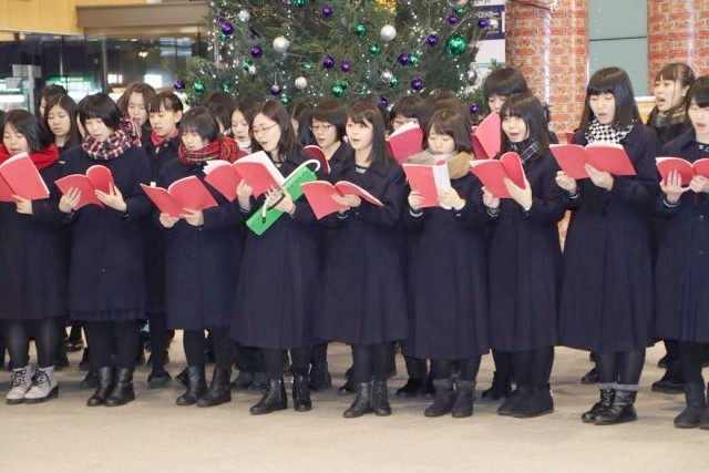 聖なる響き街に届ける 遺愛女子中学高校 クリスマスキャロリング 函館新聞電子版