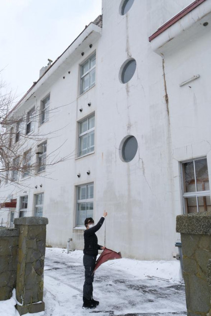 暴風雪 函館市内で屋根はがれる被害相次ぐ 函館新聞電子版