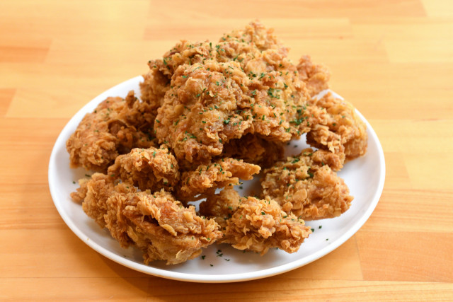 クリスピーチキンアンドトマト函館店 話題のフライドチキンが函館上陸 函館新聞電子版 クリスピーチキンアンドトマト函館店 話題のフライドチキンが函館上陸 函館新聞電子版