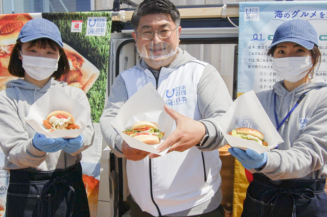 ブリたれカツバーガー登場 道南各地で移動販売へ 函館新聞電子版