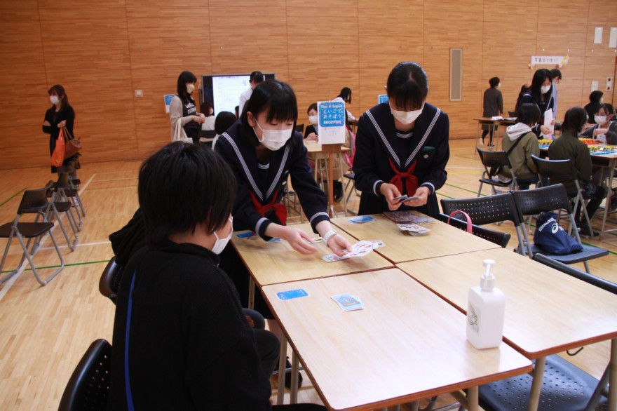 児童が遺愛女子中の学校生活を体験 オープンスクール はこしんフォトサービス 函館新聞電子版