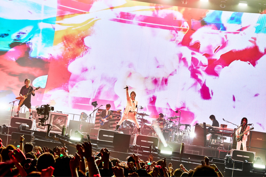 グレイヤー、函館で熱狂 GLAYメンバー、感謝込め演奏 / 函館新聞