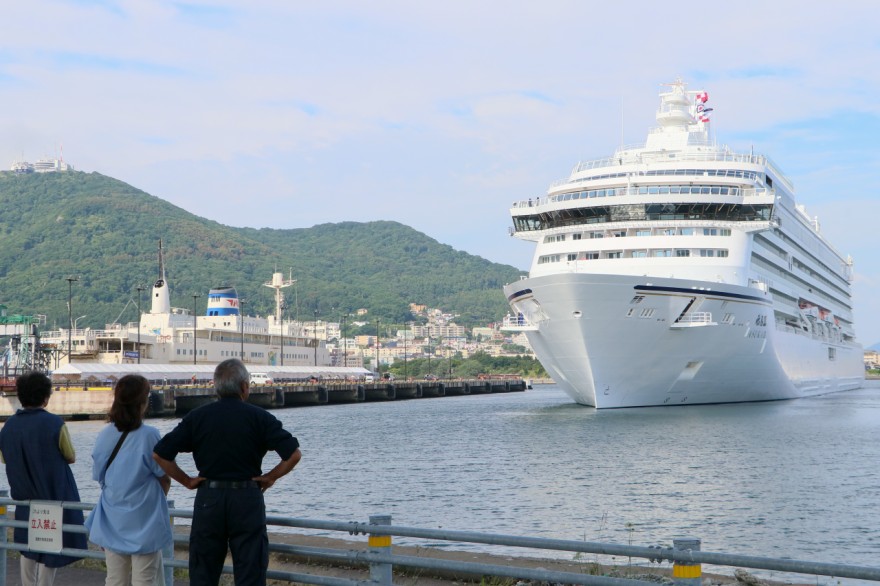 飛鳥Ⅲが函館港初寄港 34年ぶり新造船 / 函館新聞デジタル