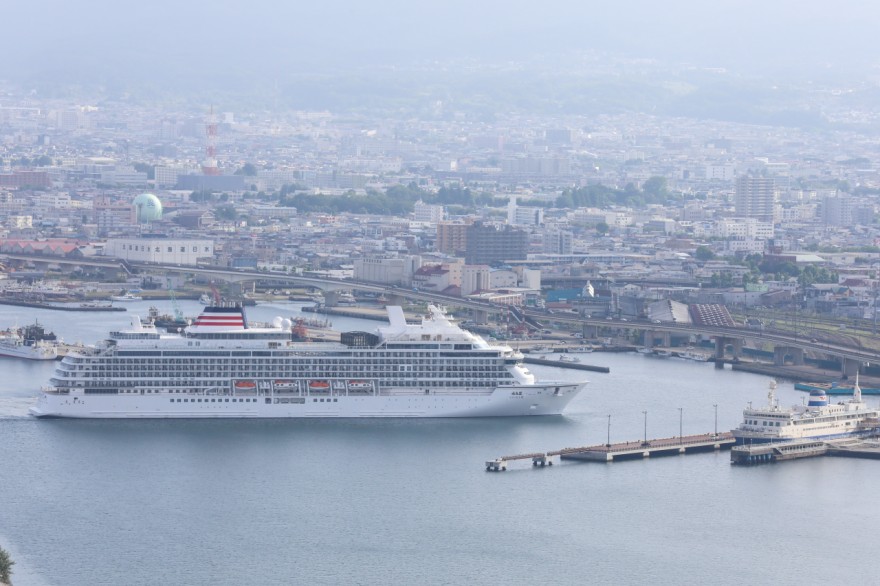 飛鳥Ⅲが函館港初寄港 34年ぶり新造船 / 函館新聞デジタル