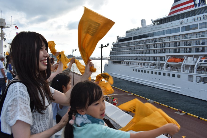 飛鳥Ⅲが函館港初寄港 34年ぶり新造船 / 函館新聞デジタル