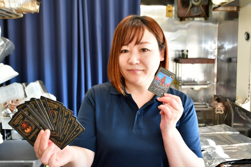 物価高騰をトレカで補う！ たこ焼き菜々、「たこ焼きトレカ」20日