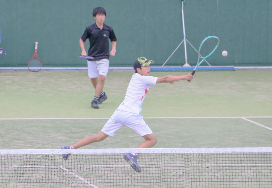 熱いラリーを繰り広げる選手