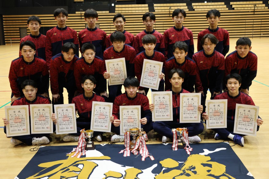 男子団体優勝の函大有斗