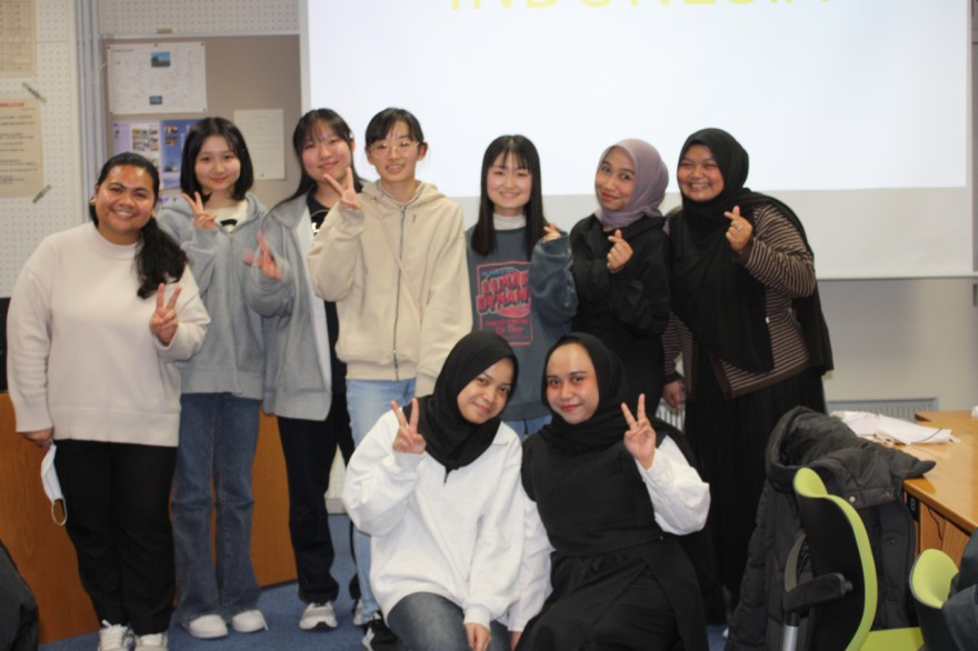 記念撮影する参加者