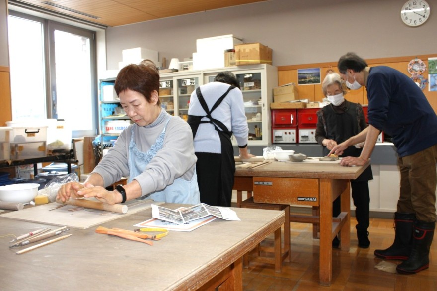 作品作りをする参加者