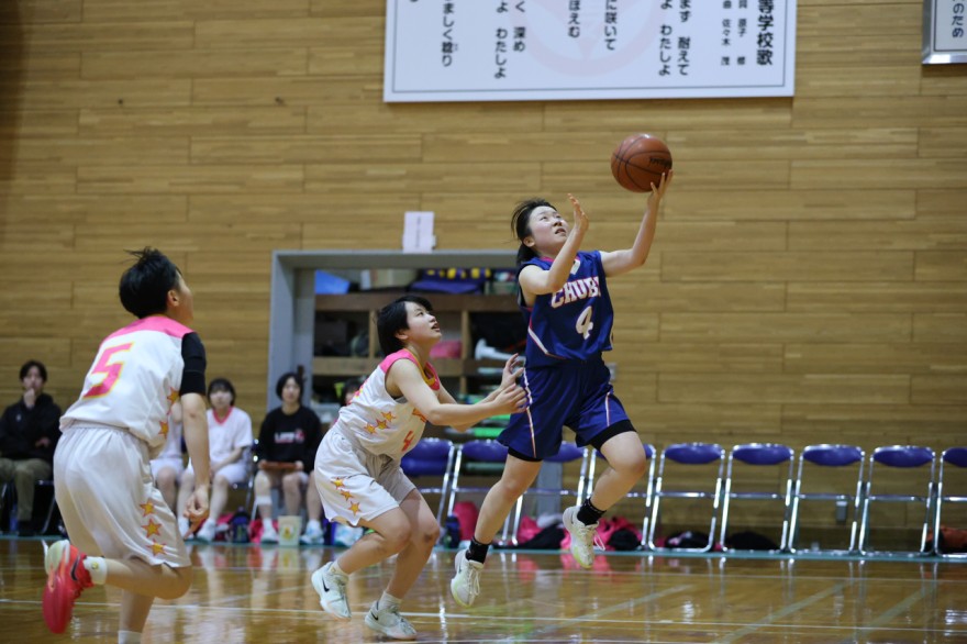 【女子１回戦、北星学園女子―函中部】第３クオーター、主将としてチームの意地を見せる函中部の安達