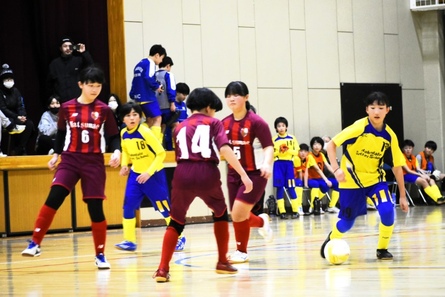 勝利を目指し、プレーする選手