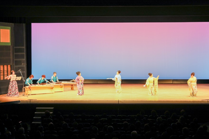 尺八の代わりにフルートが入り、箏との演奏で正月の情景が踊られた「祝の舞奏　春の海」