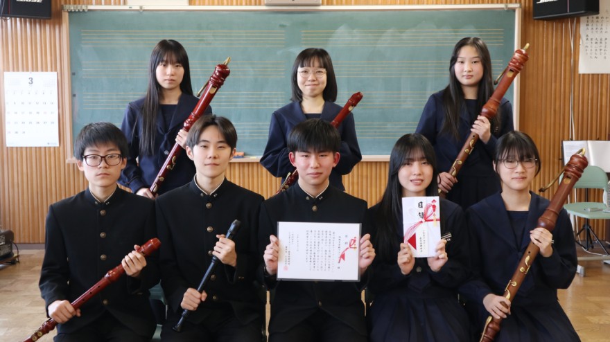 全国大会に出場する旭岡中学校リコーダー部の生徒たち