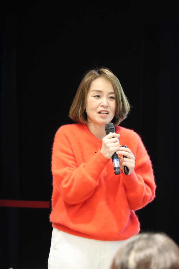 子ども３人の不登校経験を語る生井さん