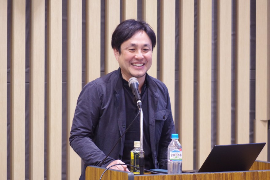 静岡市でのまちづくりの事例を紹介する山梨さん