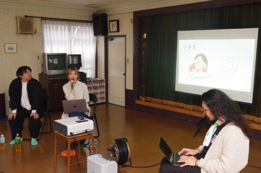 トークセッションをする（左から）斉藤さん、大室さん、阿部さん