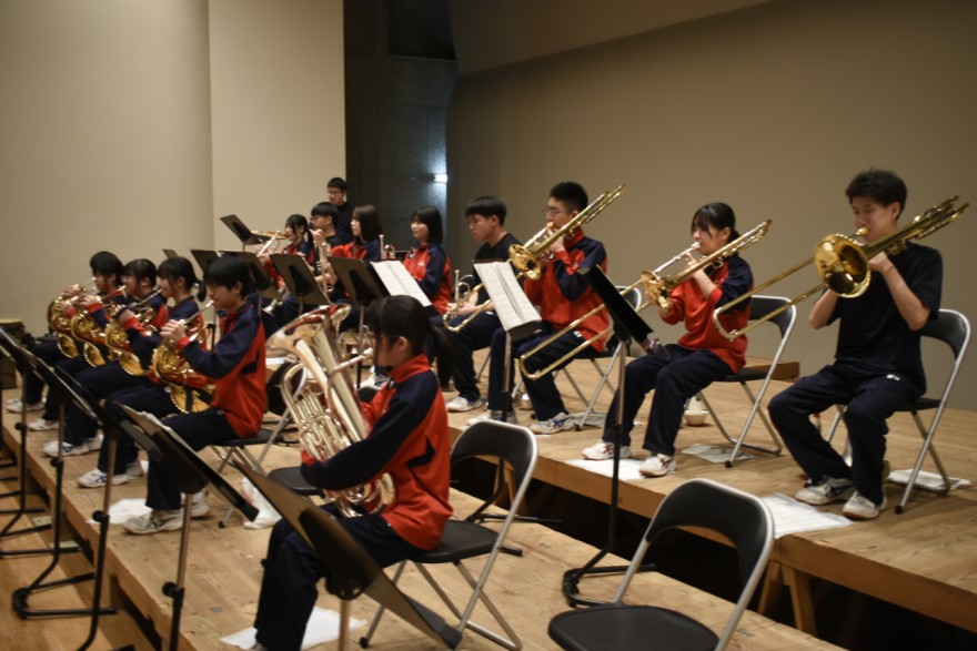 本番に向けて練習する部員