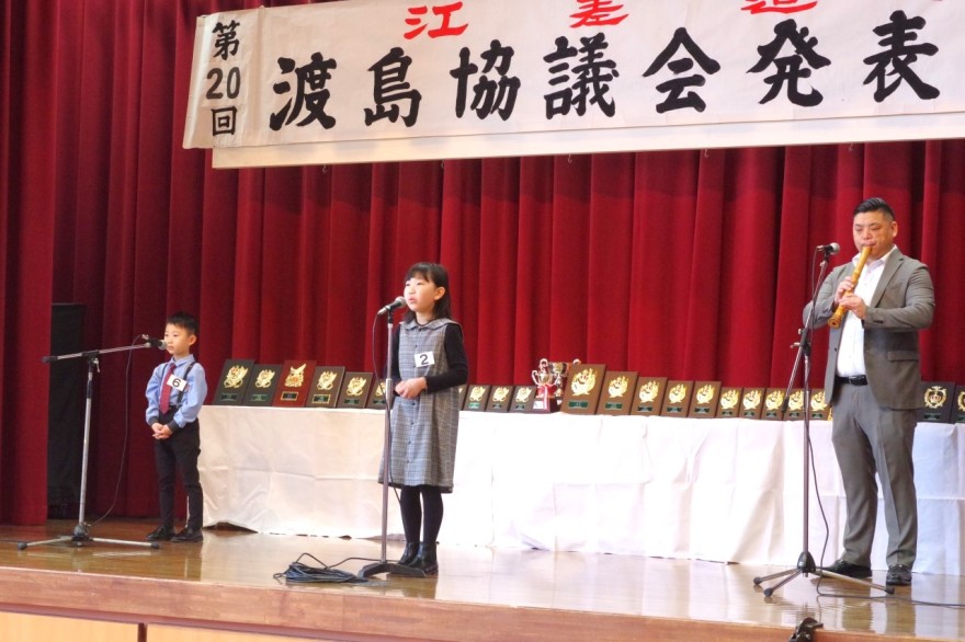 日ごろの練習の成果を披露する出場者