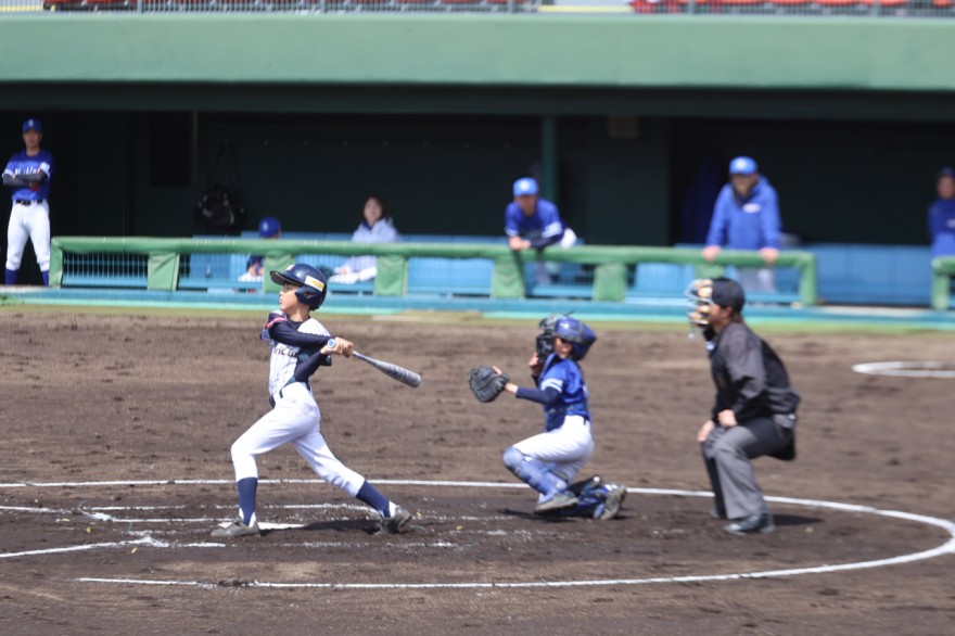 【トーナメント１回戦、奥尻スカイバード―森・鹿部連合】勝ち上がりを目指し熱戦を繰り広げる選手